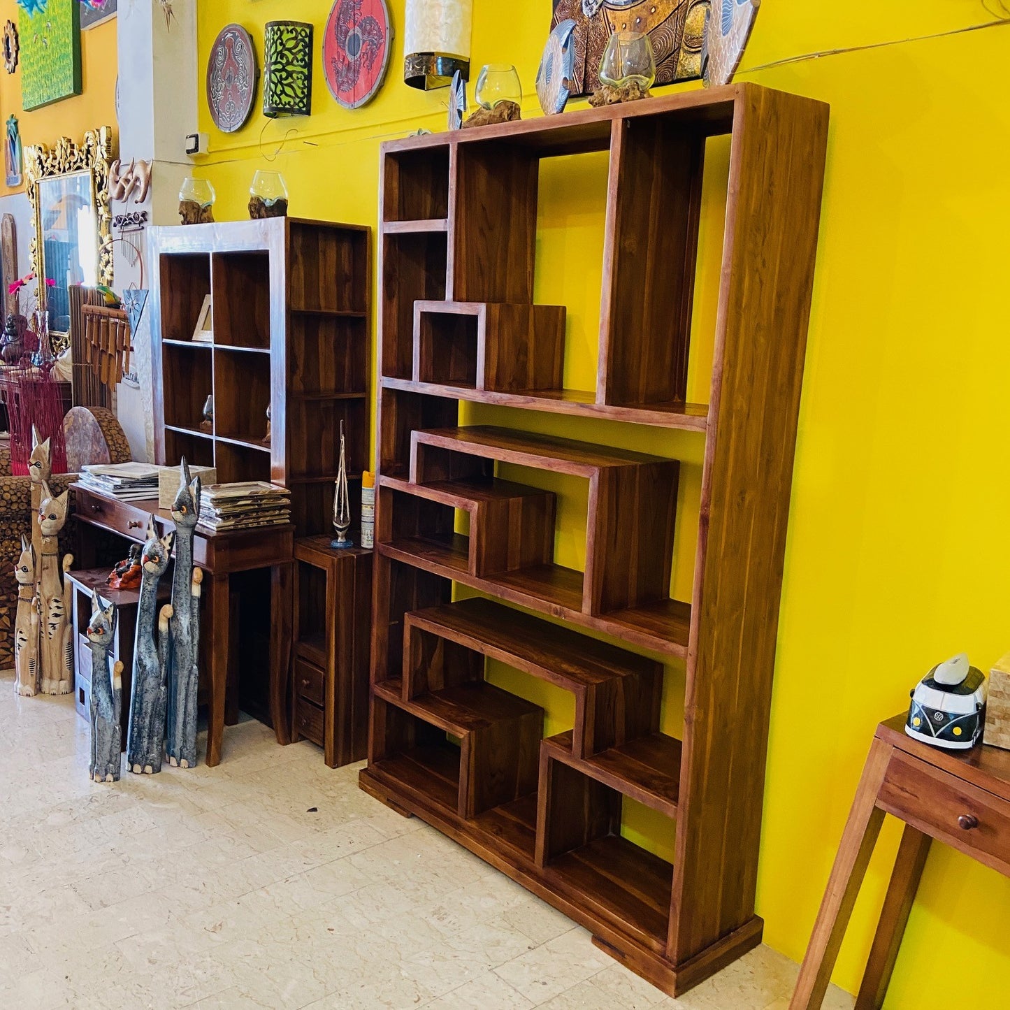 Libreria minimal teak massello ripiani irregolari