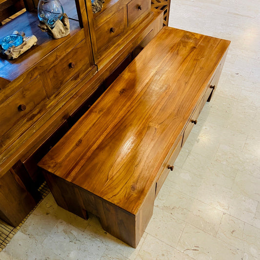 Table basse minimaliste en bois de teck et meuble TV