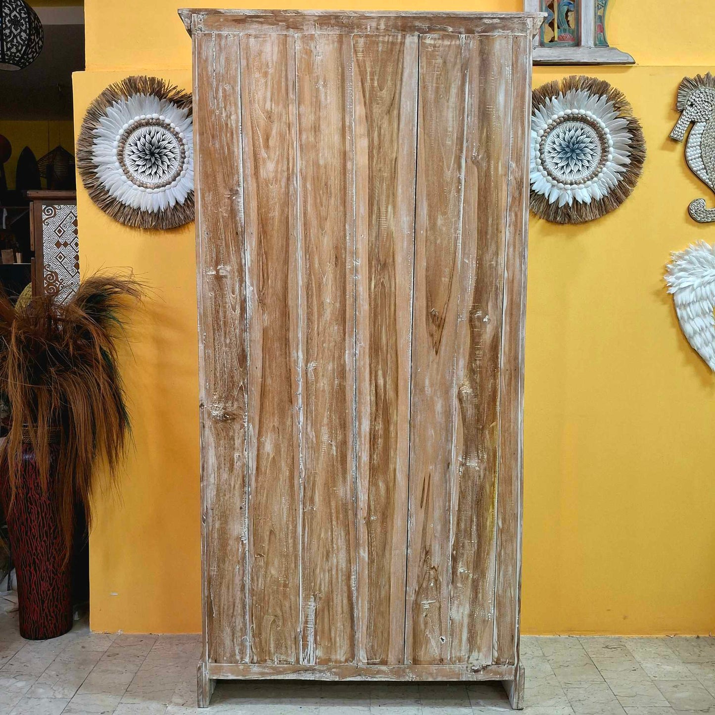 Mobile credenza a colonna etnica intagli floreali