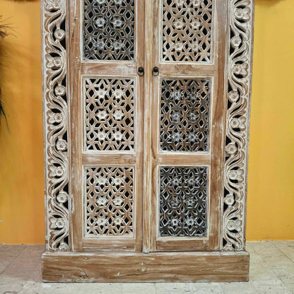 Mobile credenza a colonna etnica intagli floreali