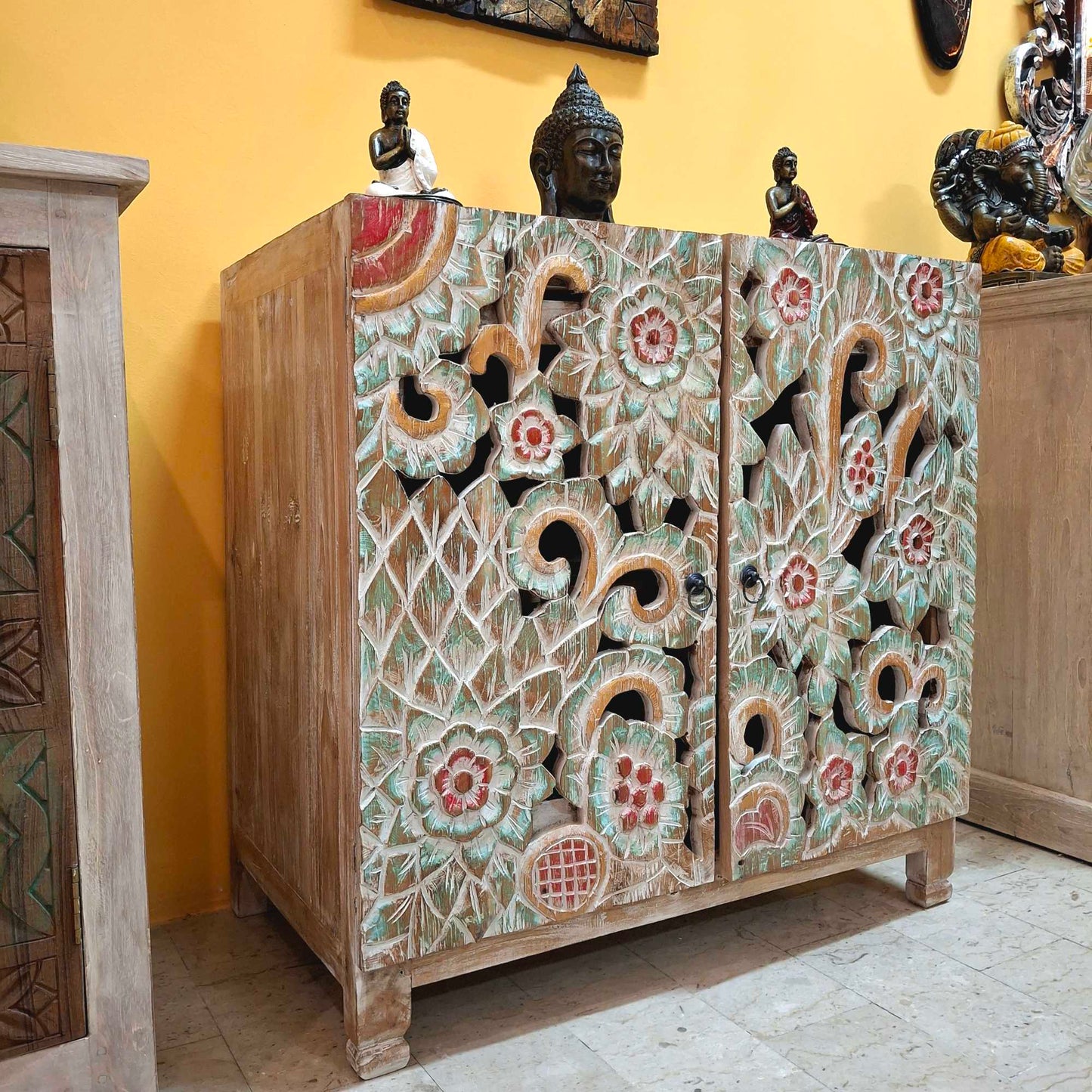 Mobile etnico con intagli floreali in legno teak