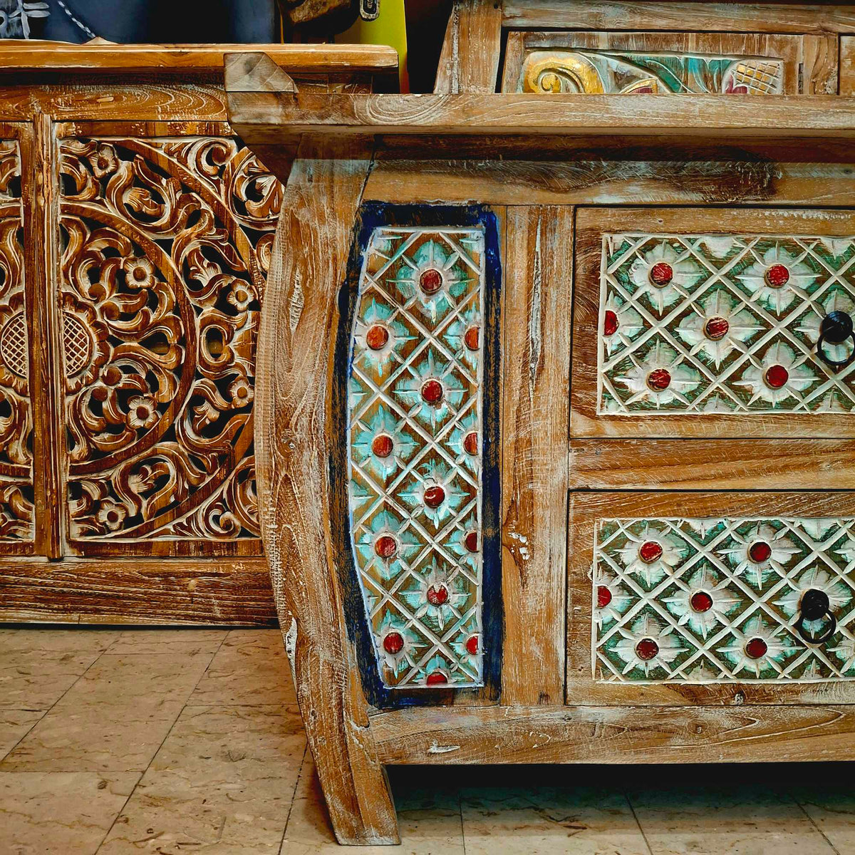 Ethnisches Lowboard mit TV-Ablage und Schubladen im Shabby-Chic-Stil