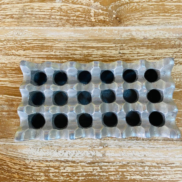 Posacenere in ferro battuto con griglia superiore rimovibile
