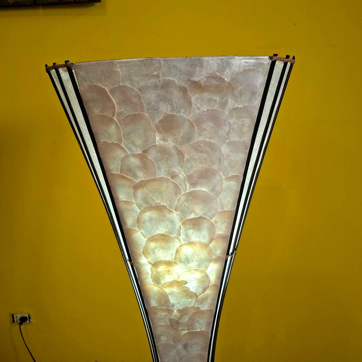 Piantana etnica lampada in madre perla e bambù