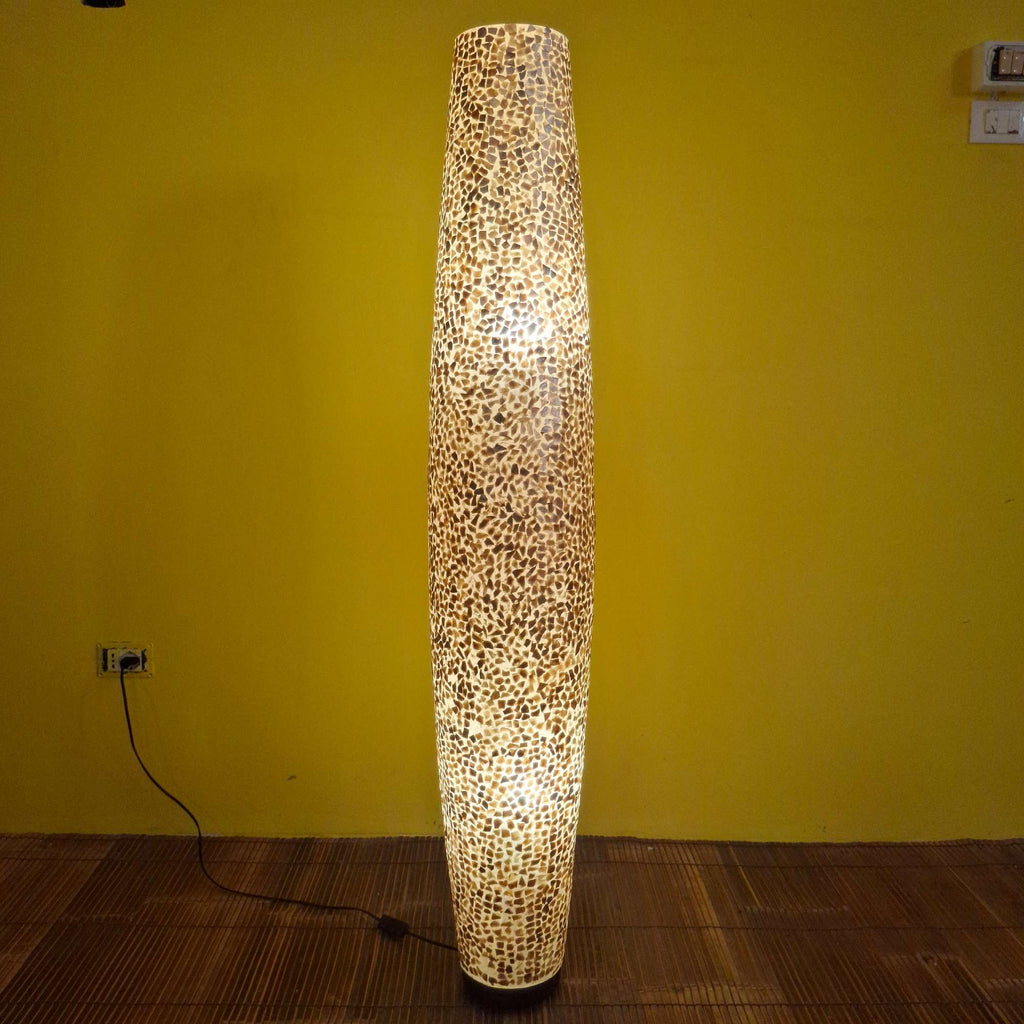 Stehlampe aus Schmiedeeisen und goldfarbenem Perlmutt
