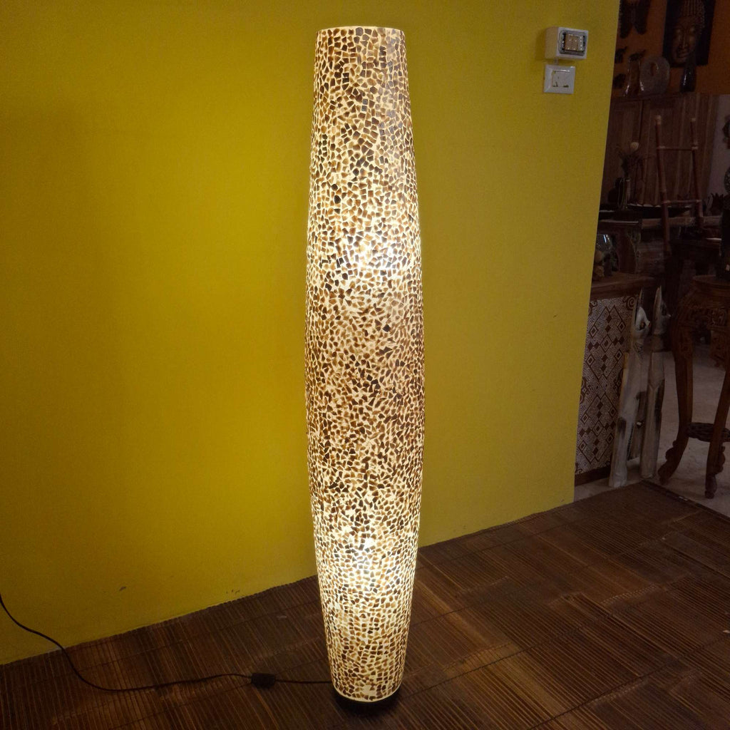 Stehlampe aus Schmiedeeisen und goldfarbenem Perlmutt