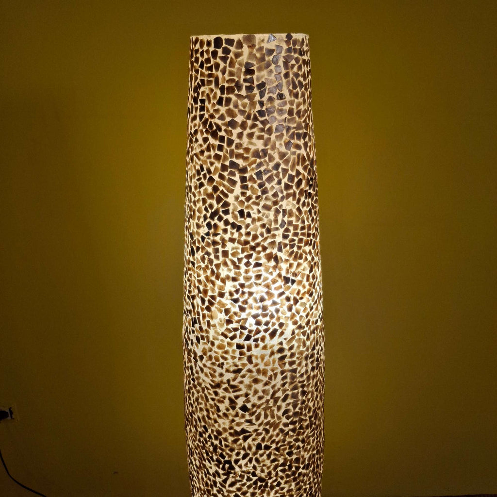 Stehlampe aus Schmiedeeisen und goldfarbenem Perlmutt