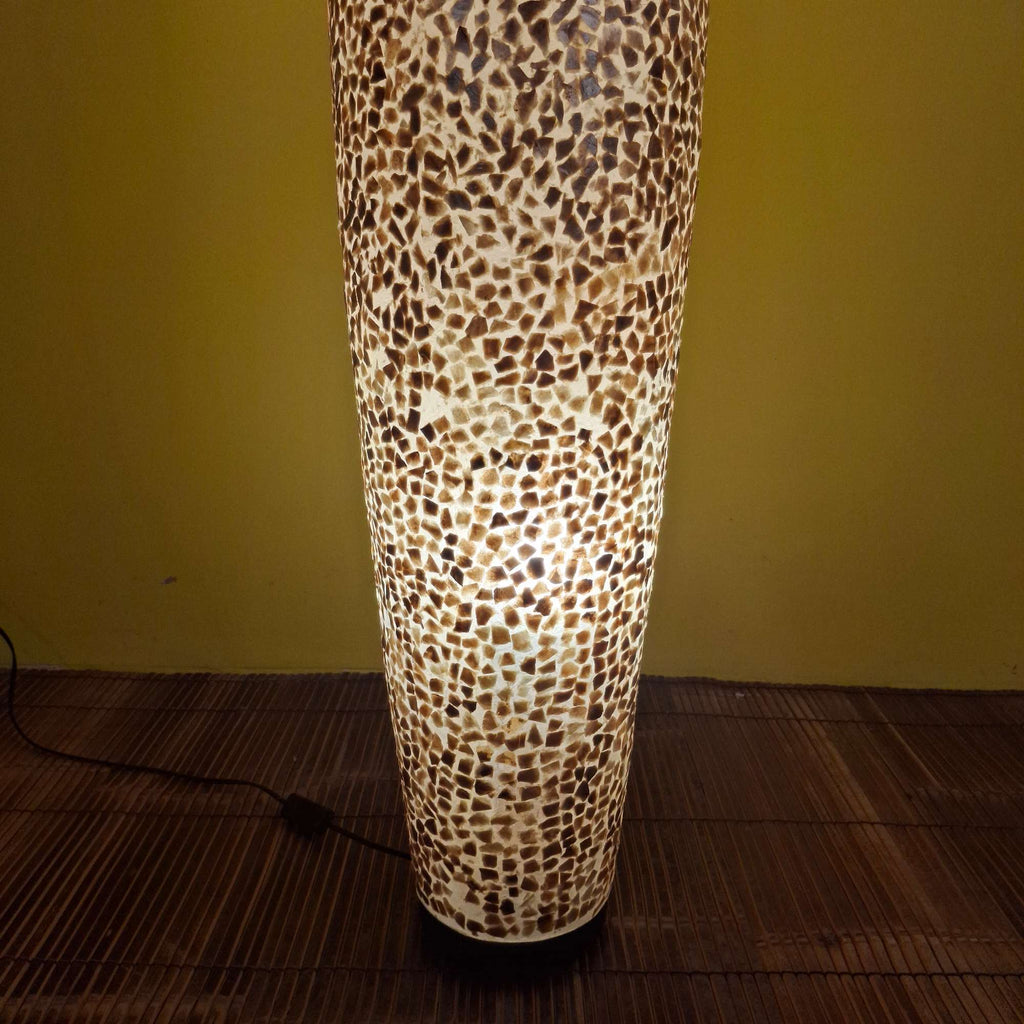 Stehlampe aus Schmiedeeisen und goldfarbenem Perlmutt