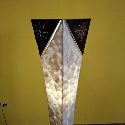 Piantana in madre perla lampada etnica da terra