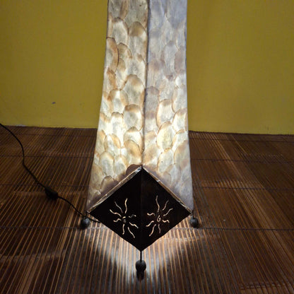 Piantana in madre perla lampada etnica da terra