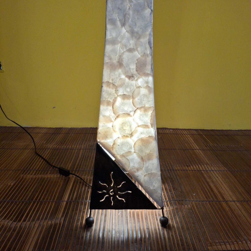 Piantana in madre perla lampada etnica da terra