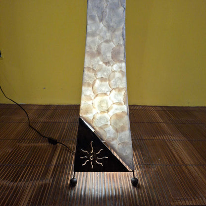 Piantana in madre perla lampada etnica da terra