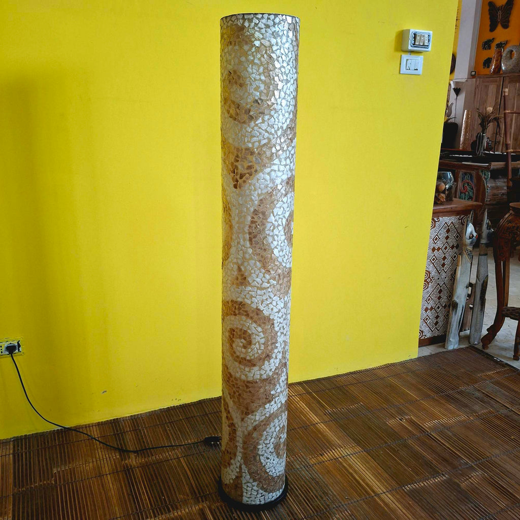 Ethische Stehlampe aus Perlmutt