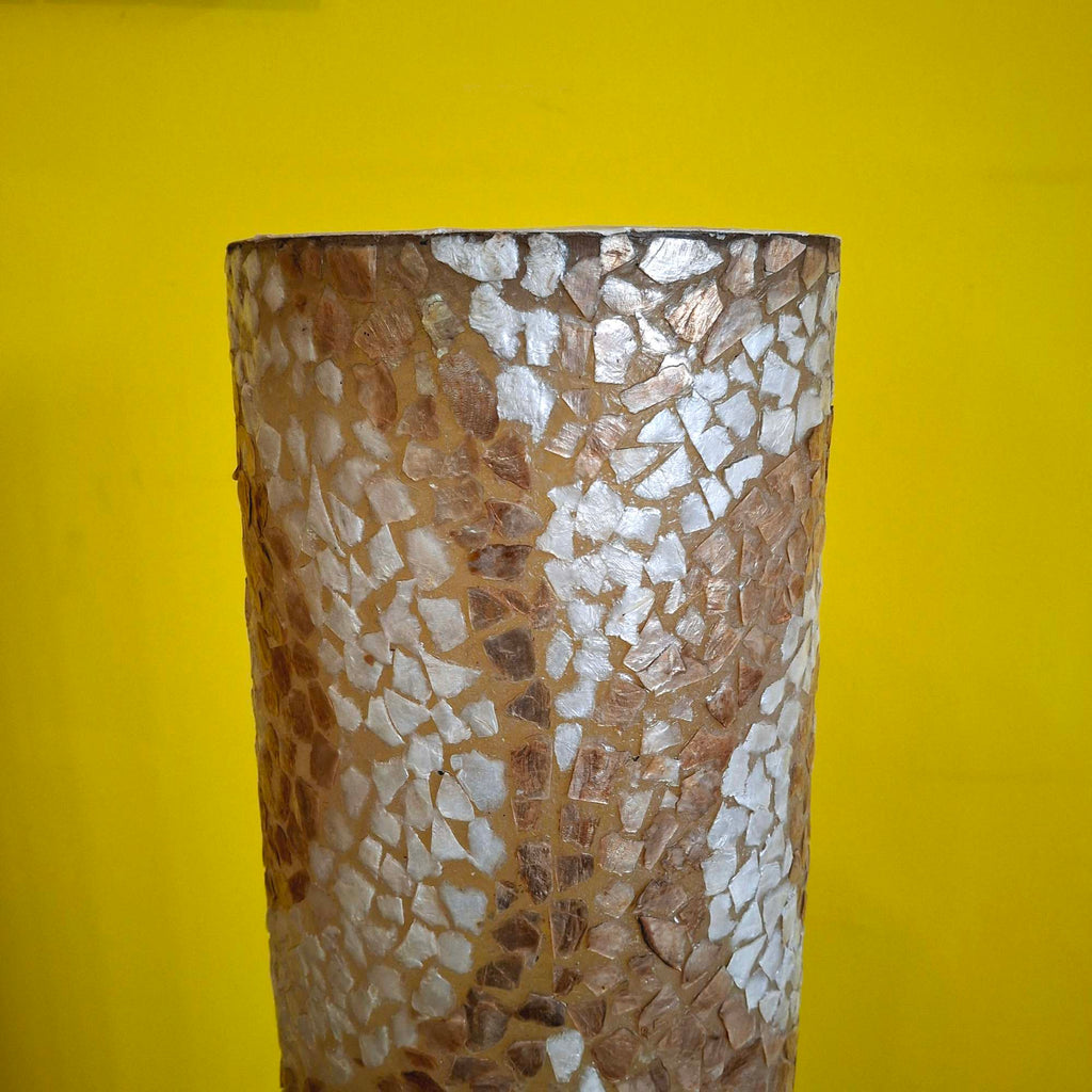 Ethische Stehlampe aus Perlmutt