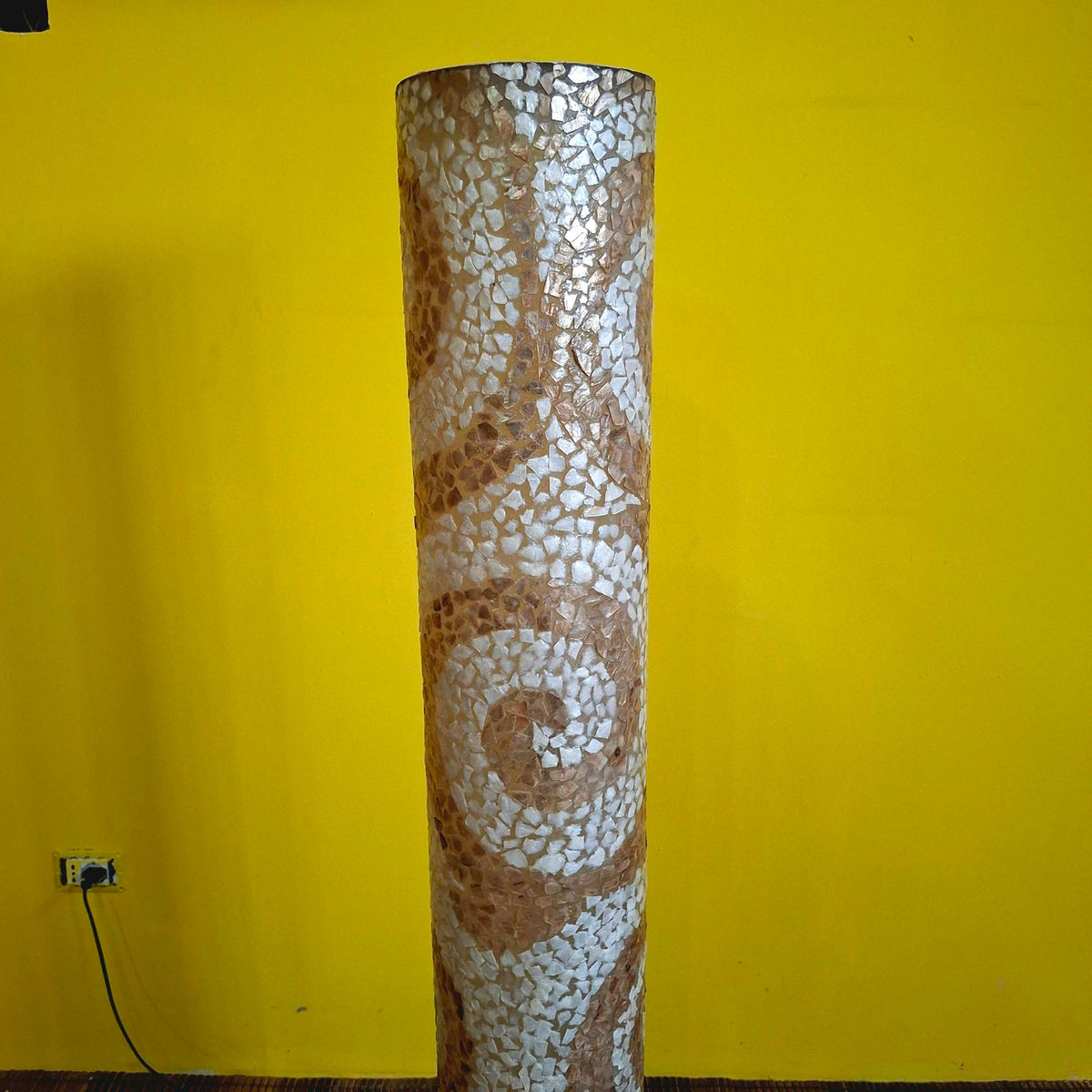 Lampada etnica da terra piantana in madre perla