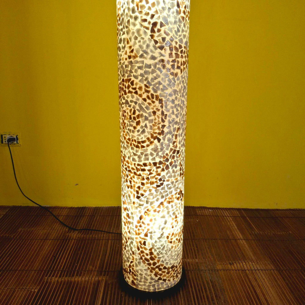 Ethische Stehlampe aus Perlmutt