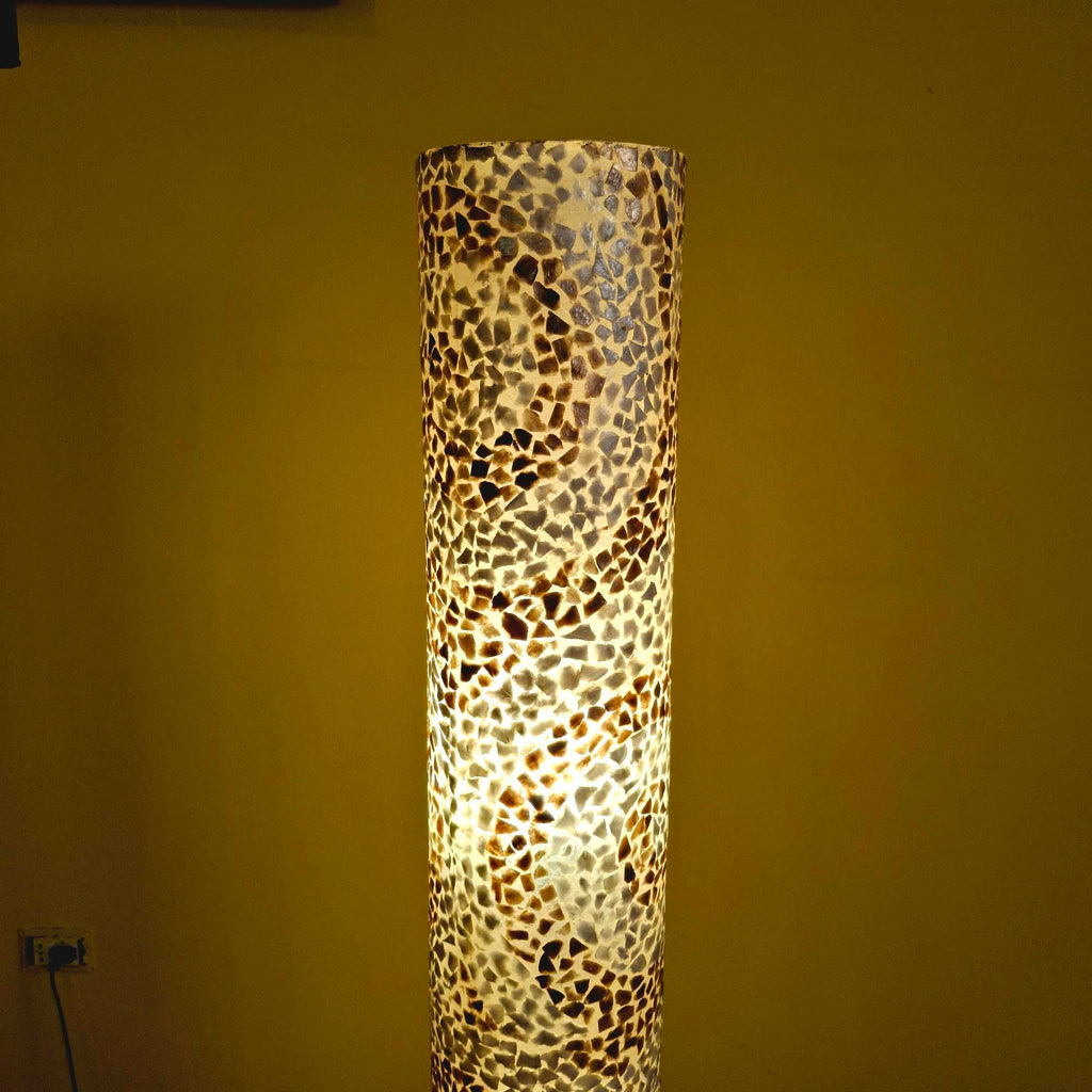 Ethische Stehlampe aus Perlmutt