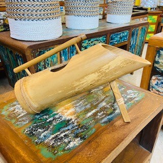 Porte-bouteille en bambou avec poignée décorative