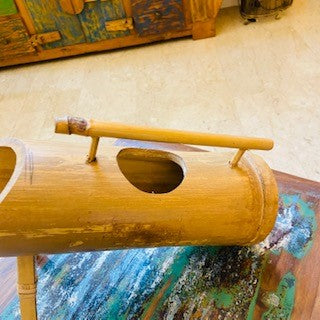 Porte-bouteille en bambou avec poignée décorative