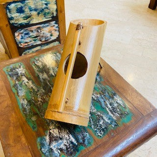 Porte-bouteille en bambou avec poignée décorative