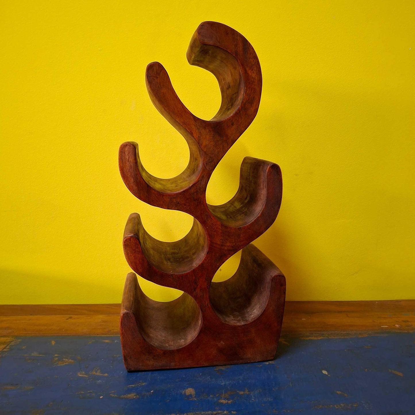 Porte-bouteille en bois de suar sculpté à la main