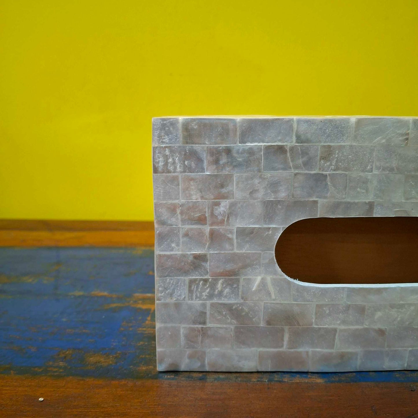 Modern tissue holder in silver mother of pearl