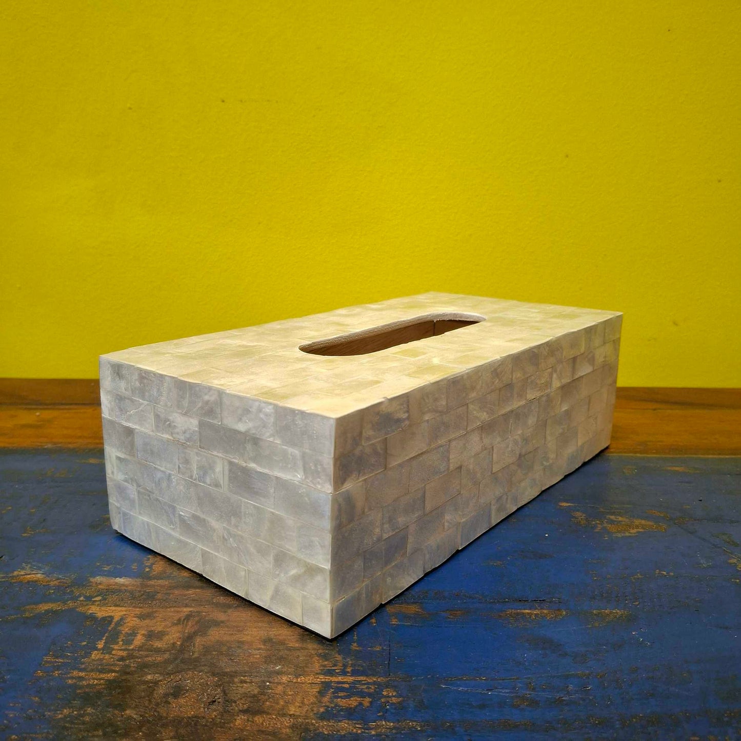 Modern tissue holder in silver mother of pearl