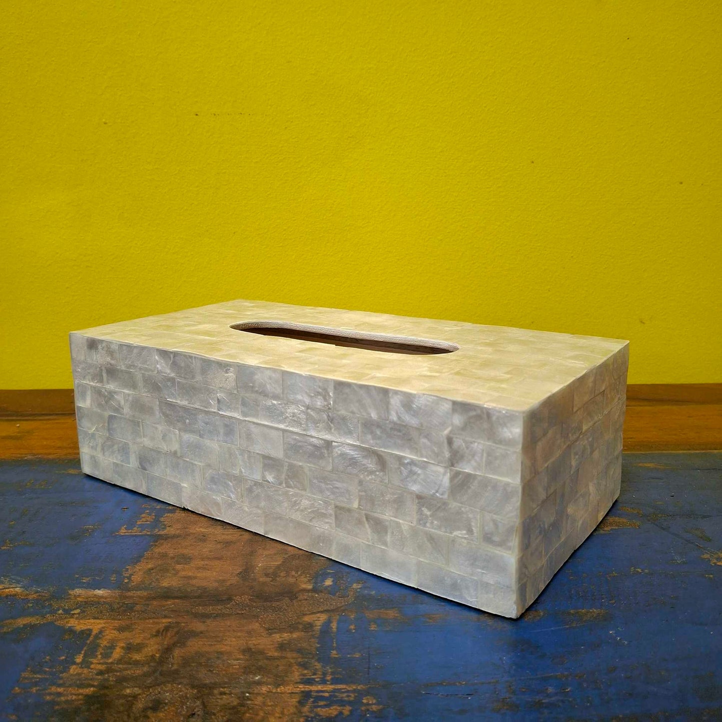 Modern tissue holder in silver mother of pearl