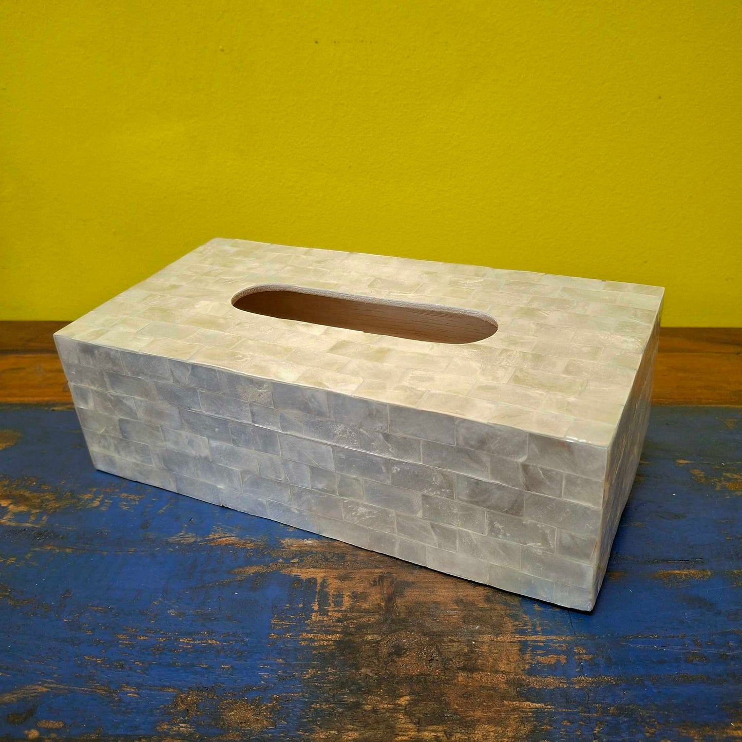 Modern tissue holder in silver mother of pearl