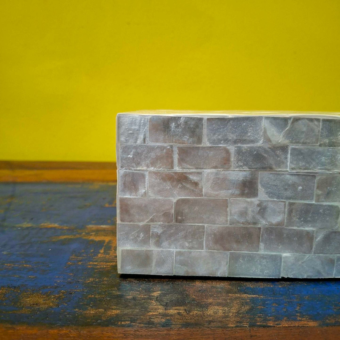 Modern tissue holder in silver mother of pearl