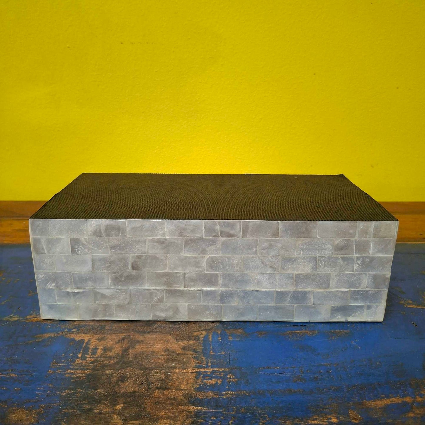 Modern tissue holder in silver mother of pearl