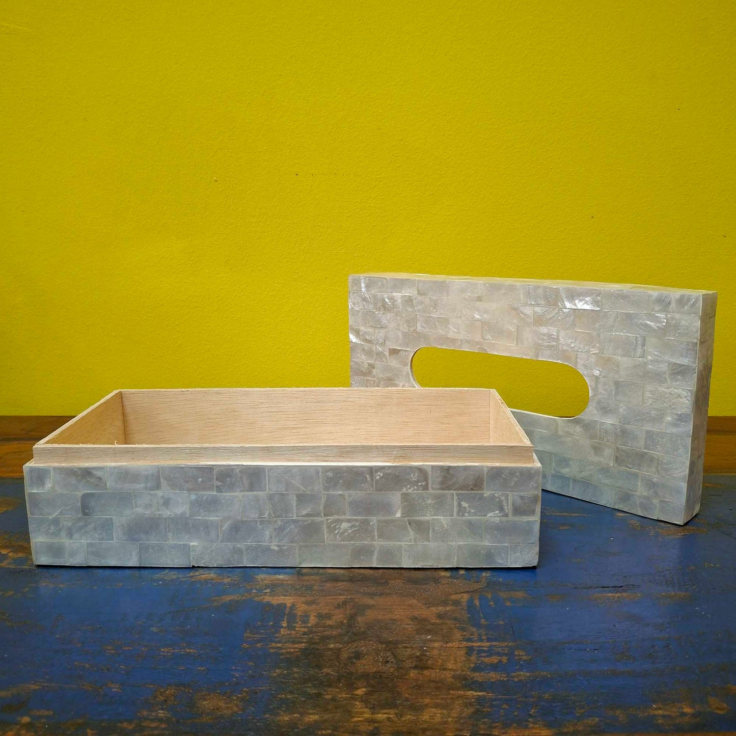 Modern tissue holder in silver mother of pearl