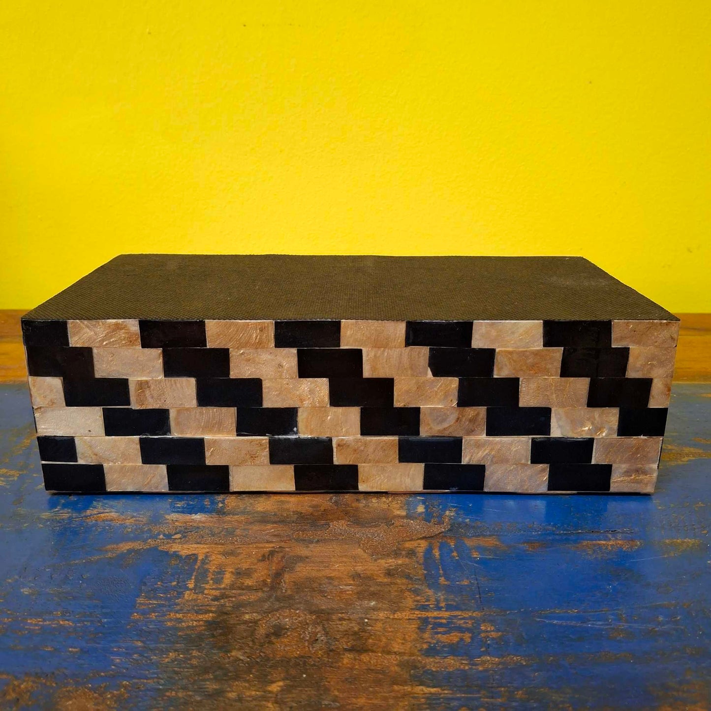Rectangular handkerchief holder in gold mother of pearl