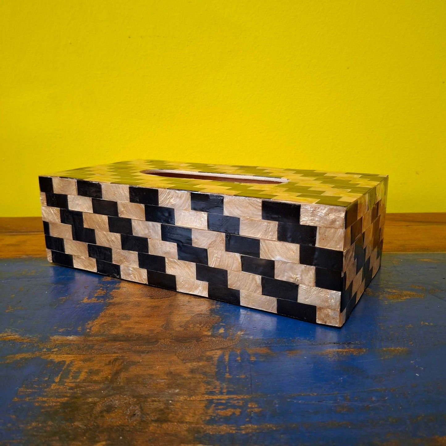 Rectangular handkerchief holder in gold mother of pearl