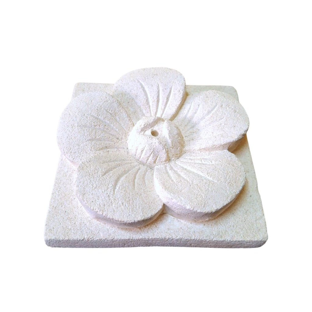 Portaincenso a forma di fiore in pietra viva indonesiana