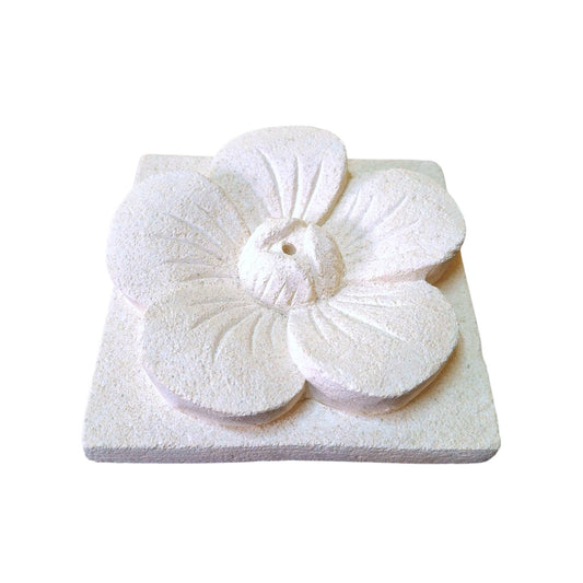 Portaincenso a forma di fiore in pietra viva indonesiana