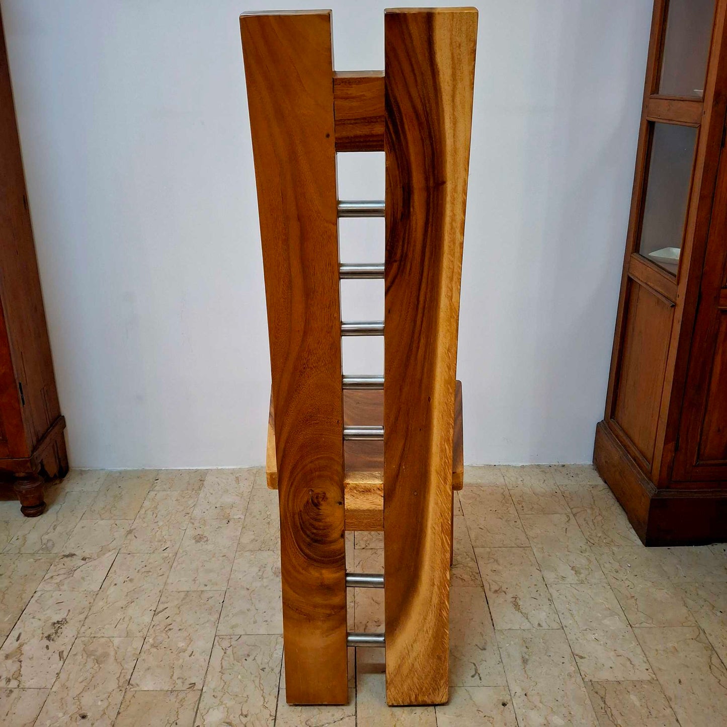Chair made of a whole slice of solid Suar wood