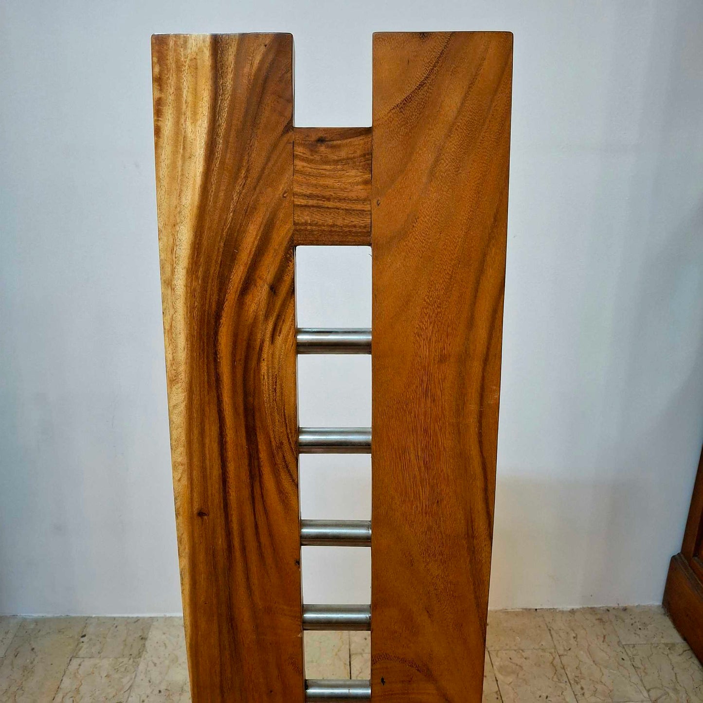 Chair made of a whole slice of solid Suar wood