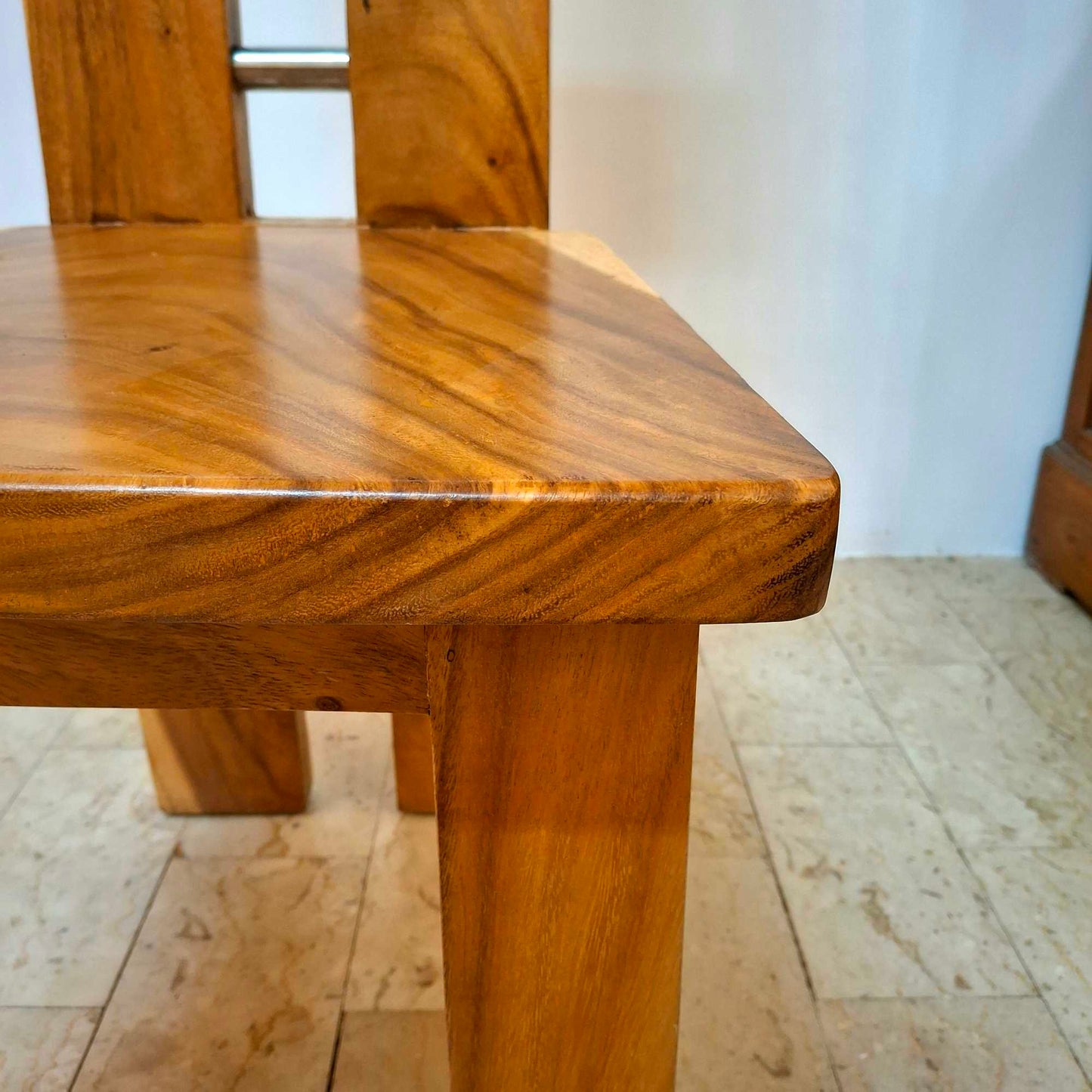 Chair made of a whole slice of solid Suar wood