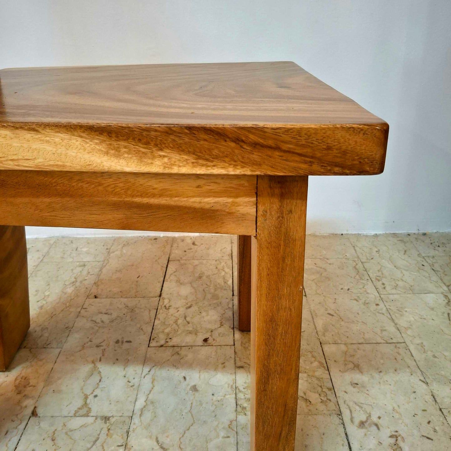 Chair made of a whole slice of solid Suar wood