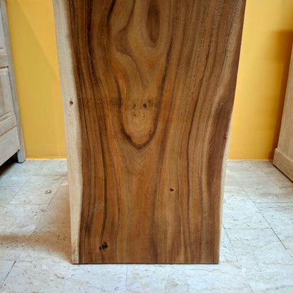 Sedia etnica con schienale alto in fetta intera di legno Suar