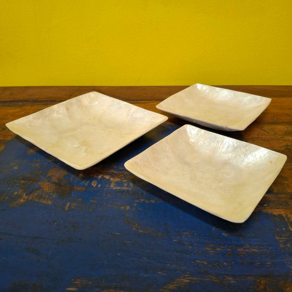 Set mit Vorspeisentellern aus Perlmutt