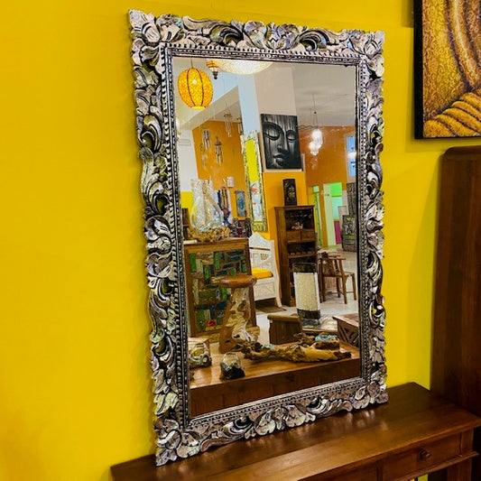Miroir ethnique avec cadre en bois argenté