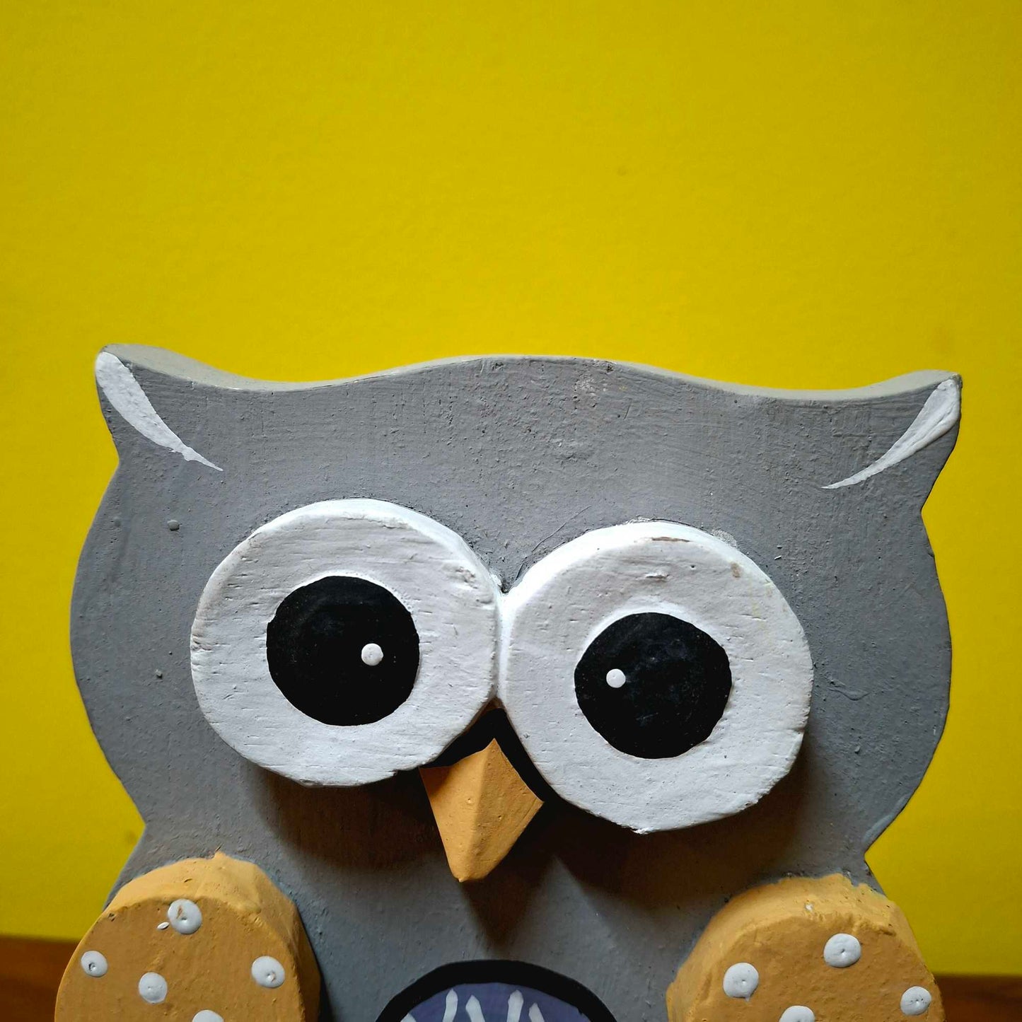 Decorative wooden owl figurine ornament