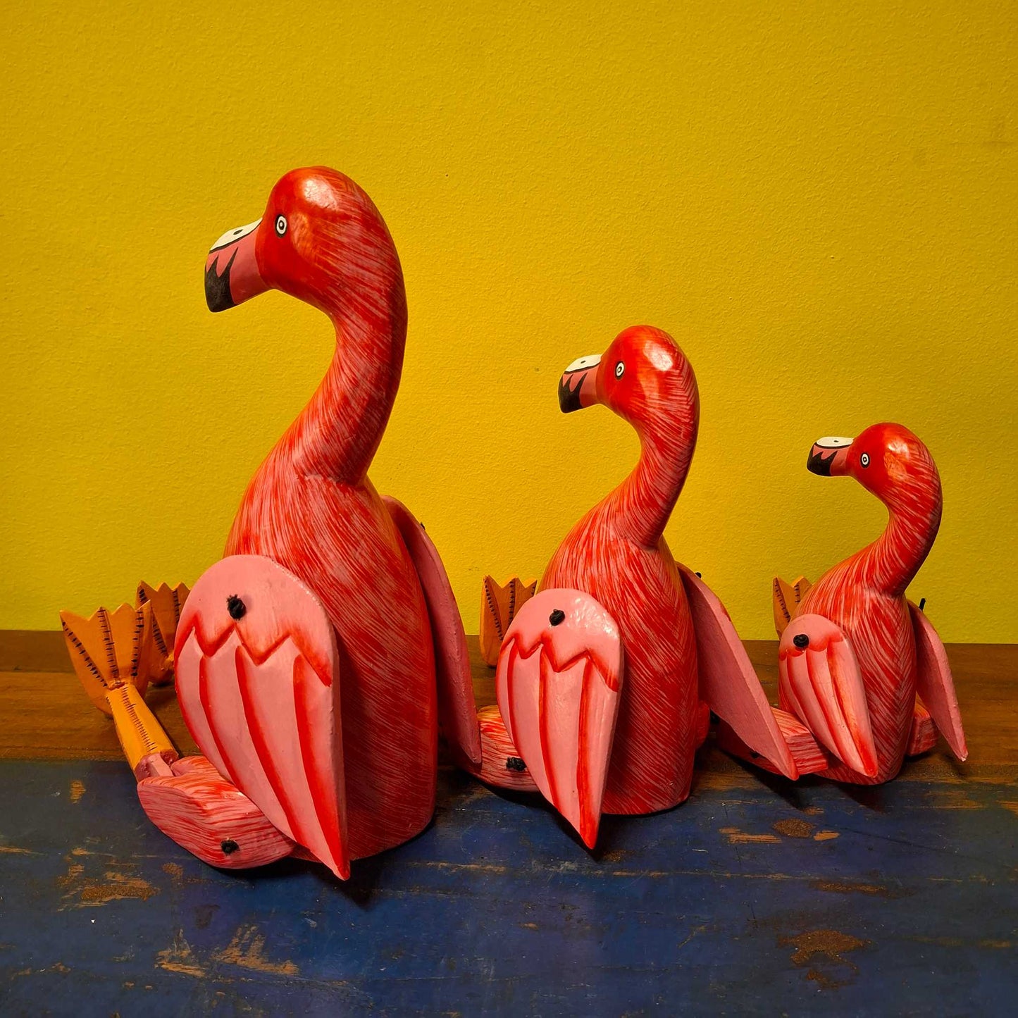 Figurine décorative en bois représentant un flamant rose