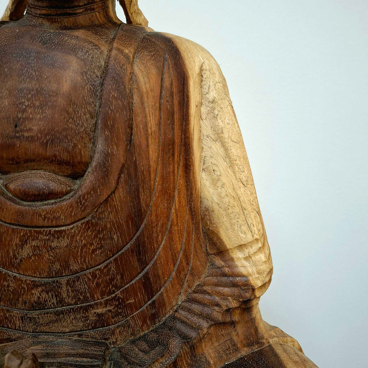 Meditierender Buddha, Figur aus Suar-Holz