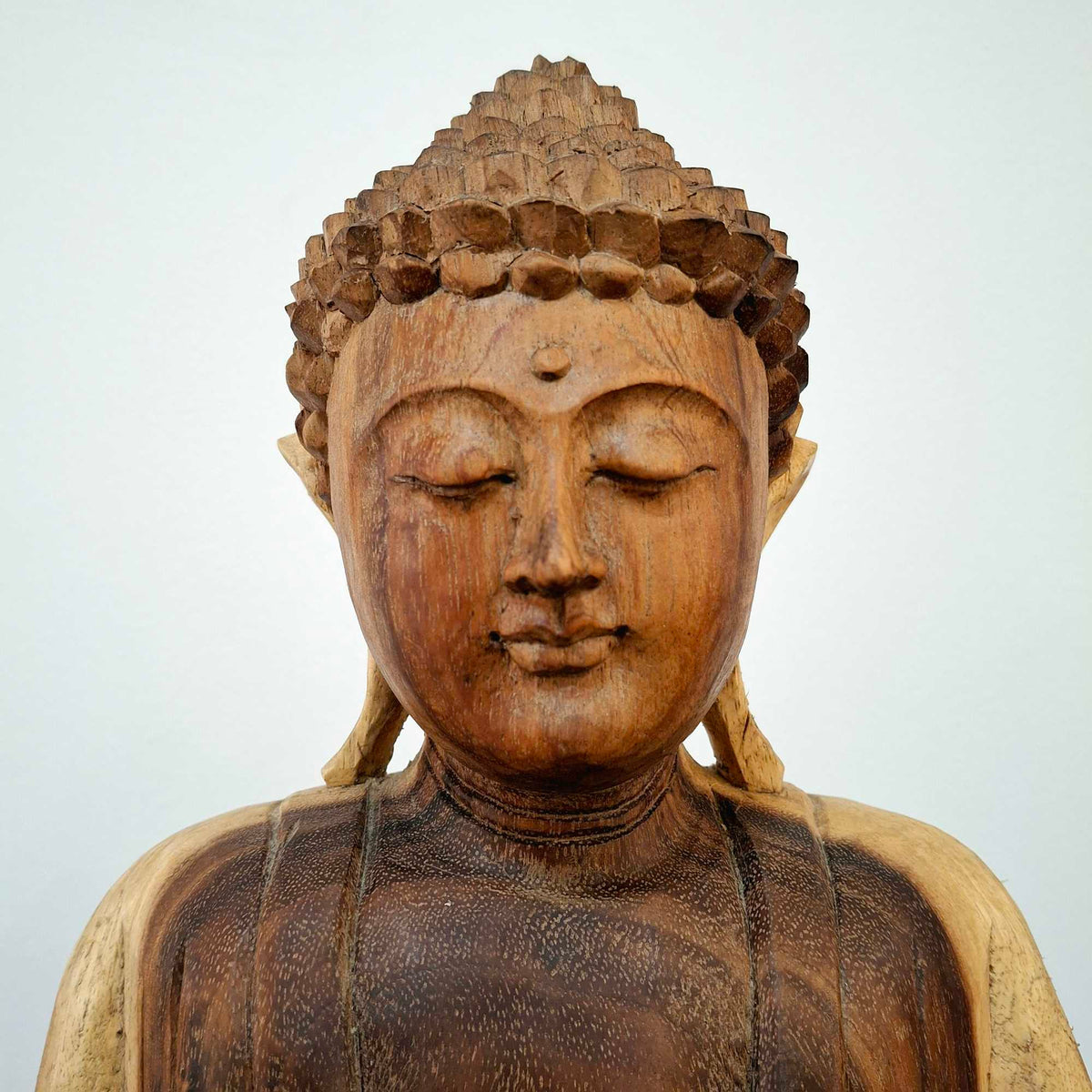 Meditierender Buddha, Figur aus Suar-Holz
