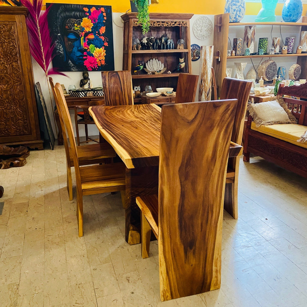 Tavolo da pranzo in Suar massello con piano in fetta intera