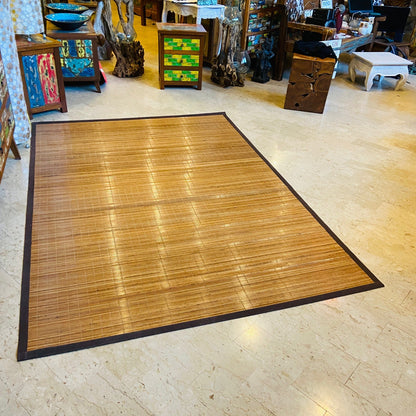 Tapis ethnique en bambou rouge et tissu