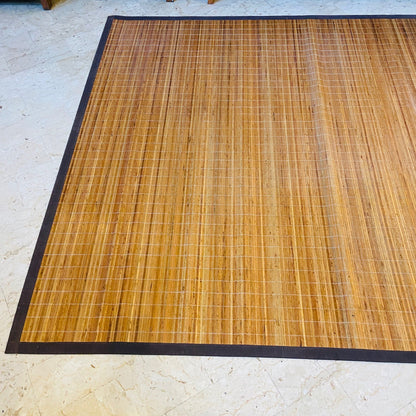 Tapis ethnique en bambou rouge et tissu